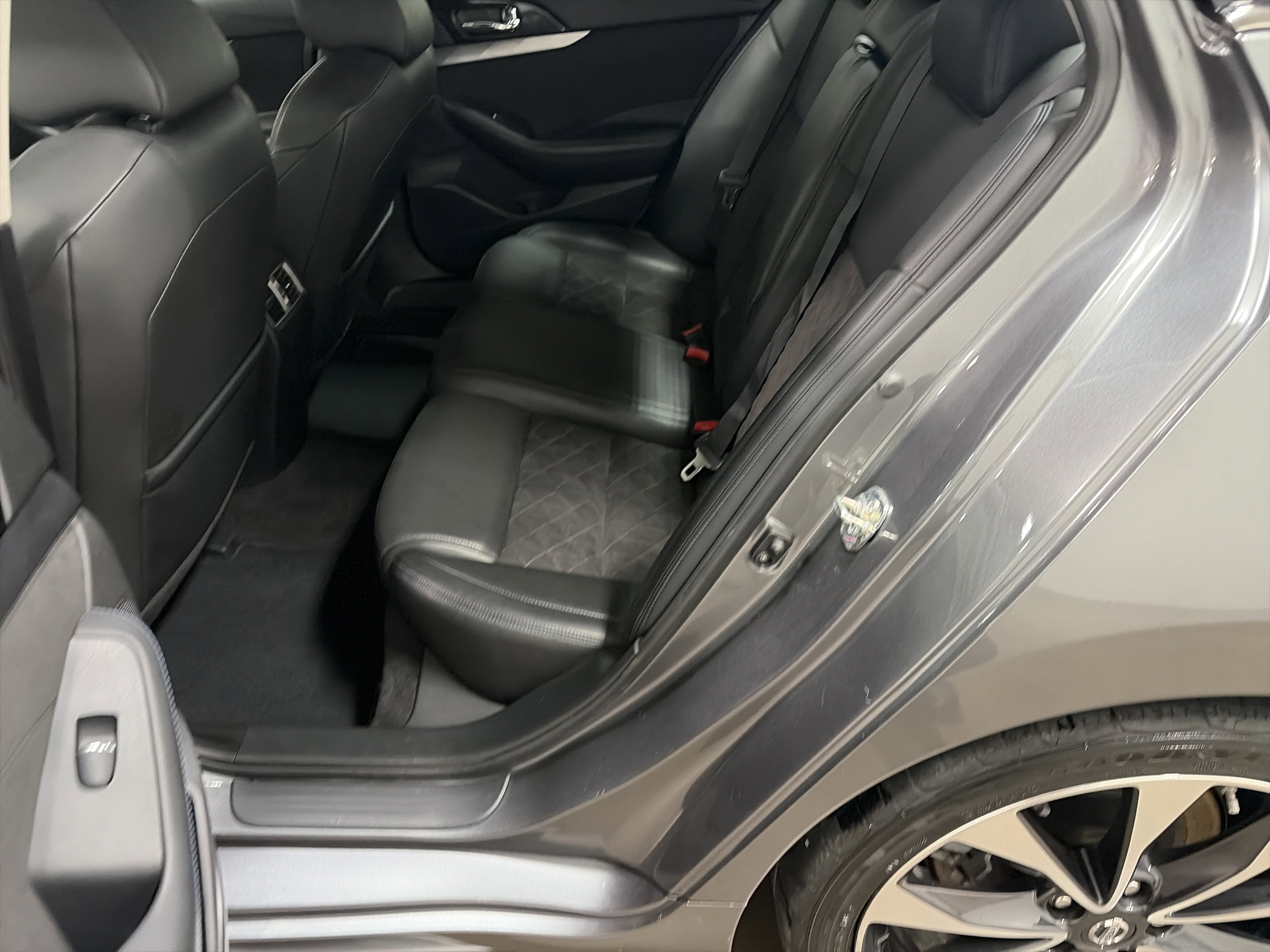 Used 2016 Nissan Maxima SR image 26