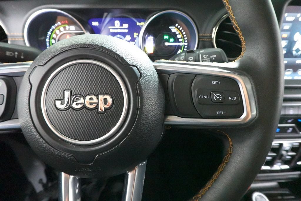 Used 2023 Jeep Wrangler Unlimited Sahara AWD/4WD image 15