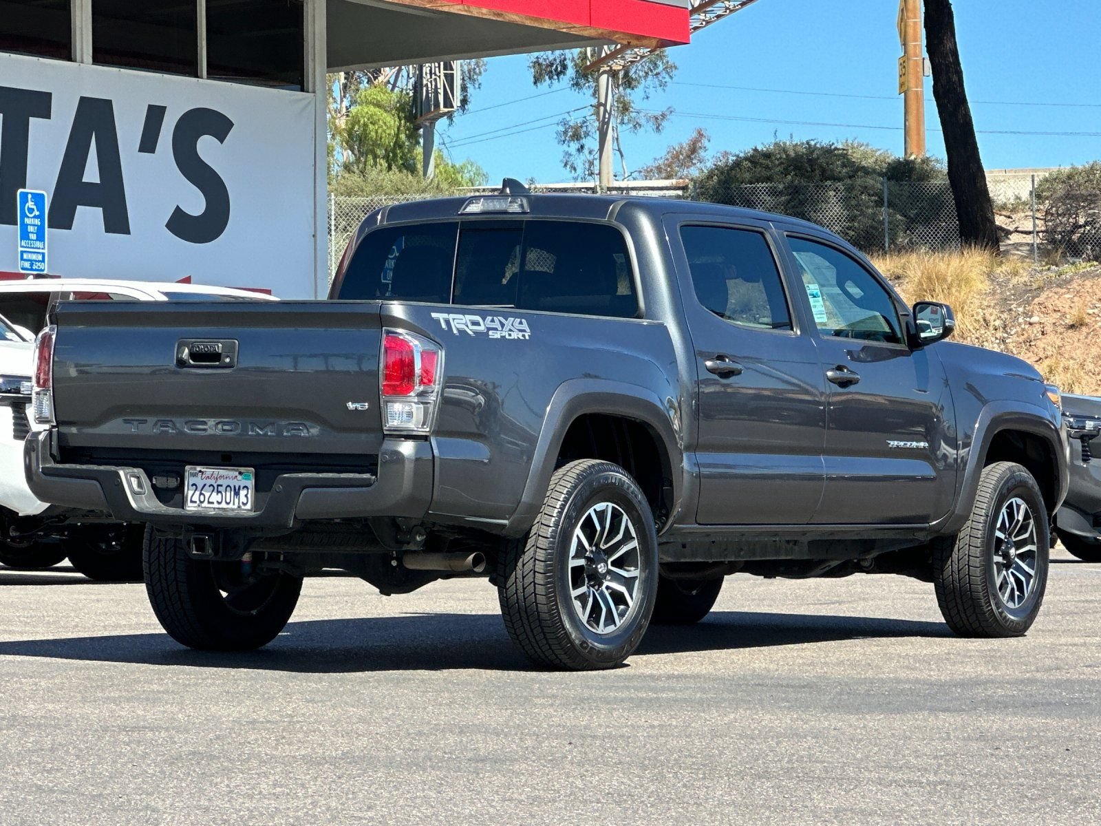 Used 2022 Toyota Tacoma TRD Sport w/ Technology Package AWD/4WD image 5