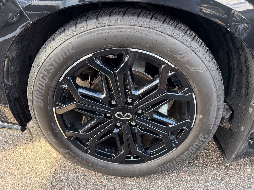 Used 2026 INFINITI QX80 4WD w/ Sport Exterior Package image 16
