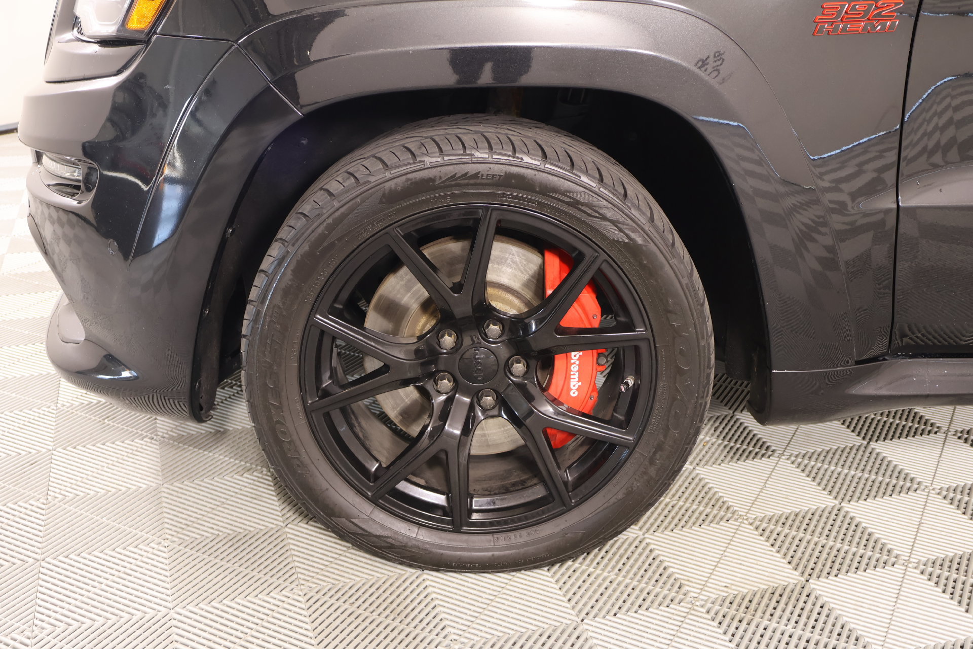 Used 2015 Jeep Grand Cherokee SRT w/ Luxury Group II AWD/4WD image 19