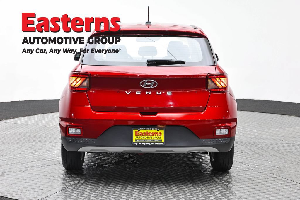 Used 2025 Hyundai Venue SE FWD image 6