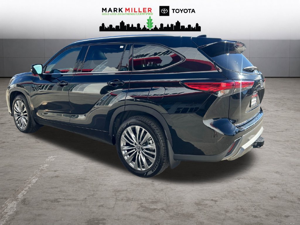 Certified 2022 Toyota Highlander Platinum AWD/4WD image 3
