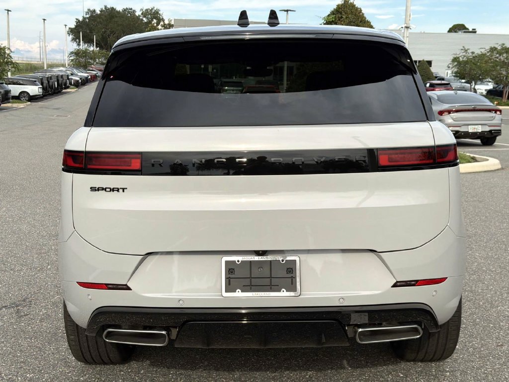 New 2027 Land Rover Range Rover Sport Dynamic SE AWD/4WD image 4