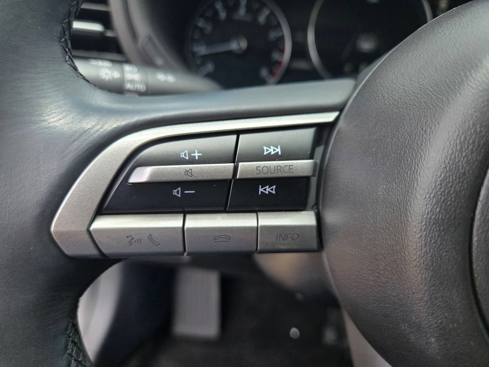 Used 2023 MAZDA MAZDA3 s FWD image 12
