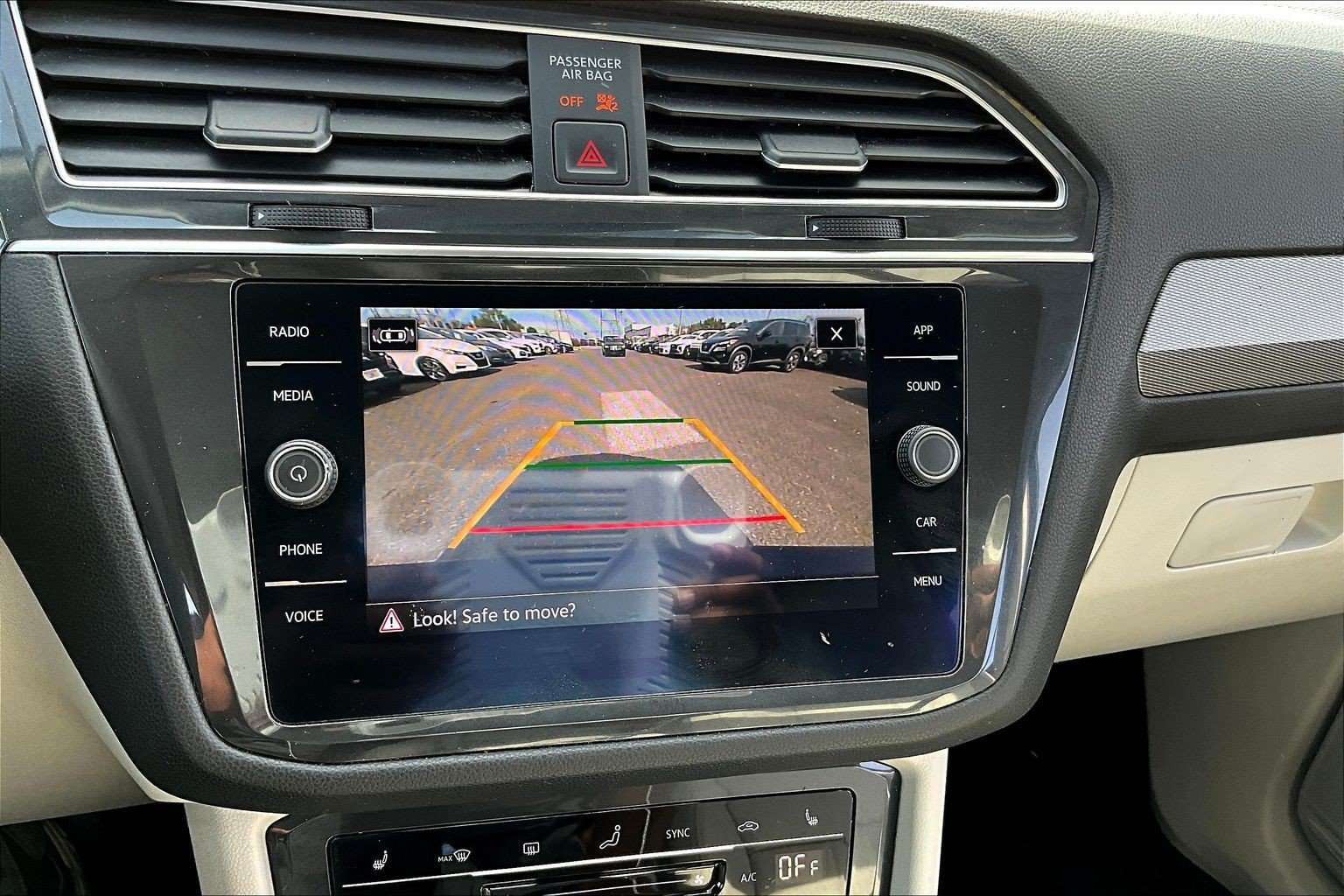 Used 2022 Volkswagen Tiguan SE FWD image 10