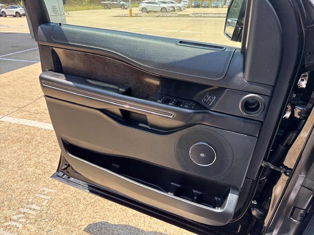 Used 2020 Ford Expedition Max Limited RWD image 22