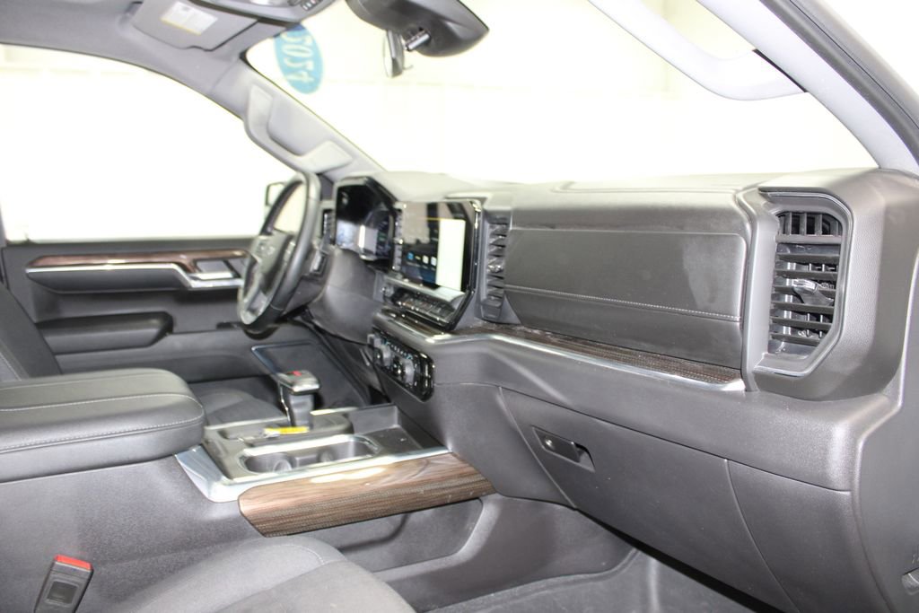 Used 2024 Chevrolet Silverado 1500 LT Trail Boss w/ Protection Package AWD/4WD image 32
