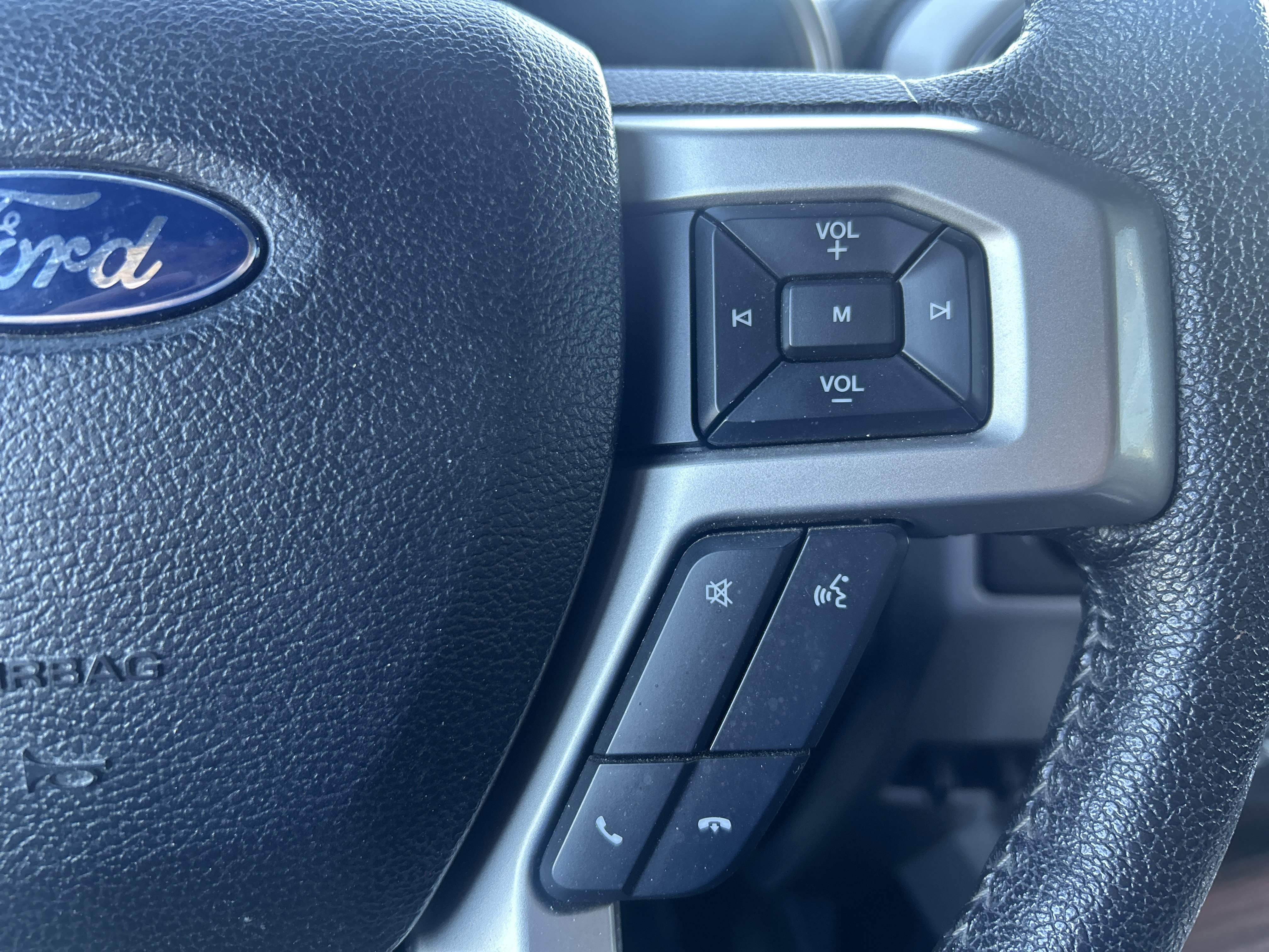 Used 2015 Ford F150 Lariat w/ Equipment Group 502A Luxury AWD/4WD image 18