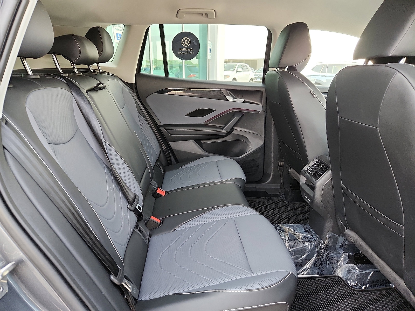 Certified 2025 Volkswagen Tiguan SE image 14