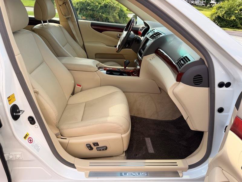 Used 2010 Lexus LS 460 RWD image 11