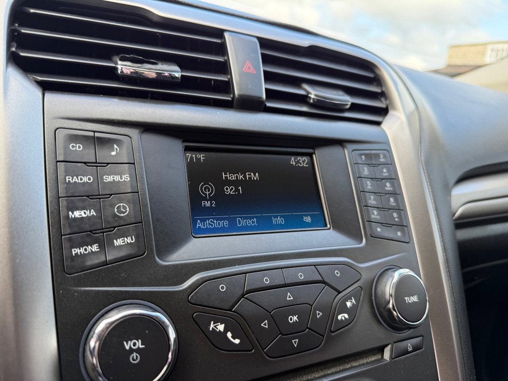 Used 2018 Ford Fusion SE FWD image 30