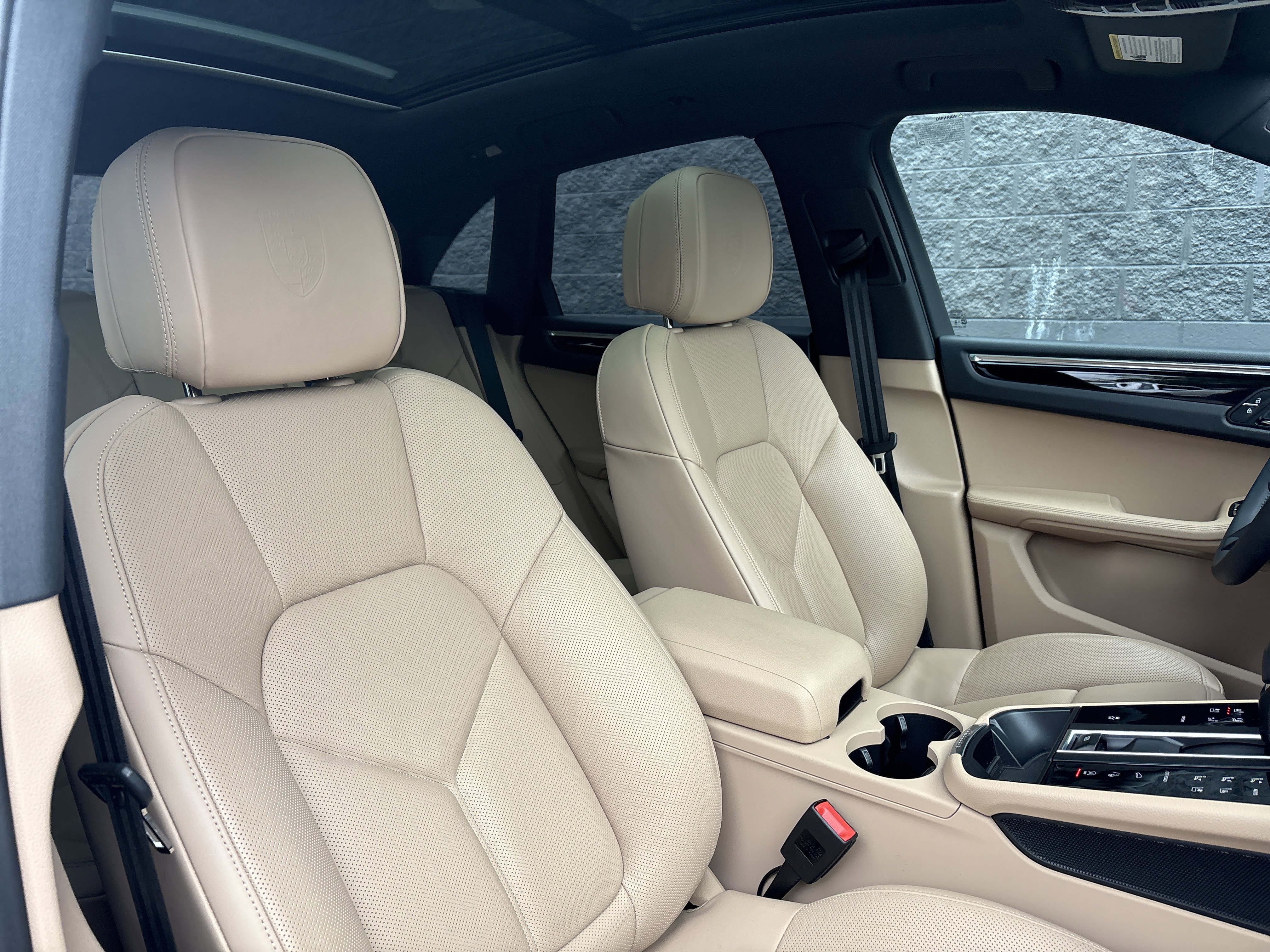 Certified 2025 Porsche Macan image 28