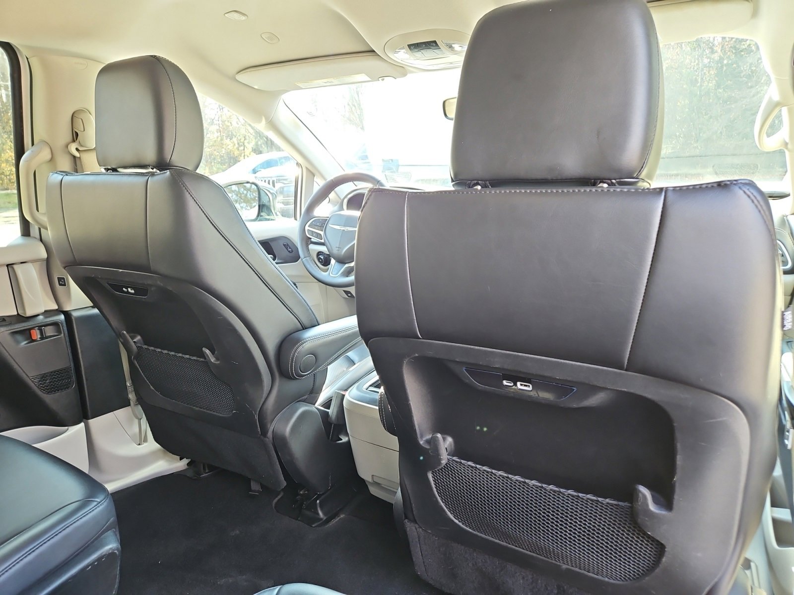 Used 2024 Chrysler Pacifica Select image 18