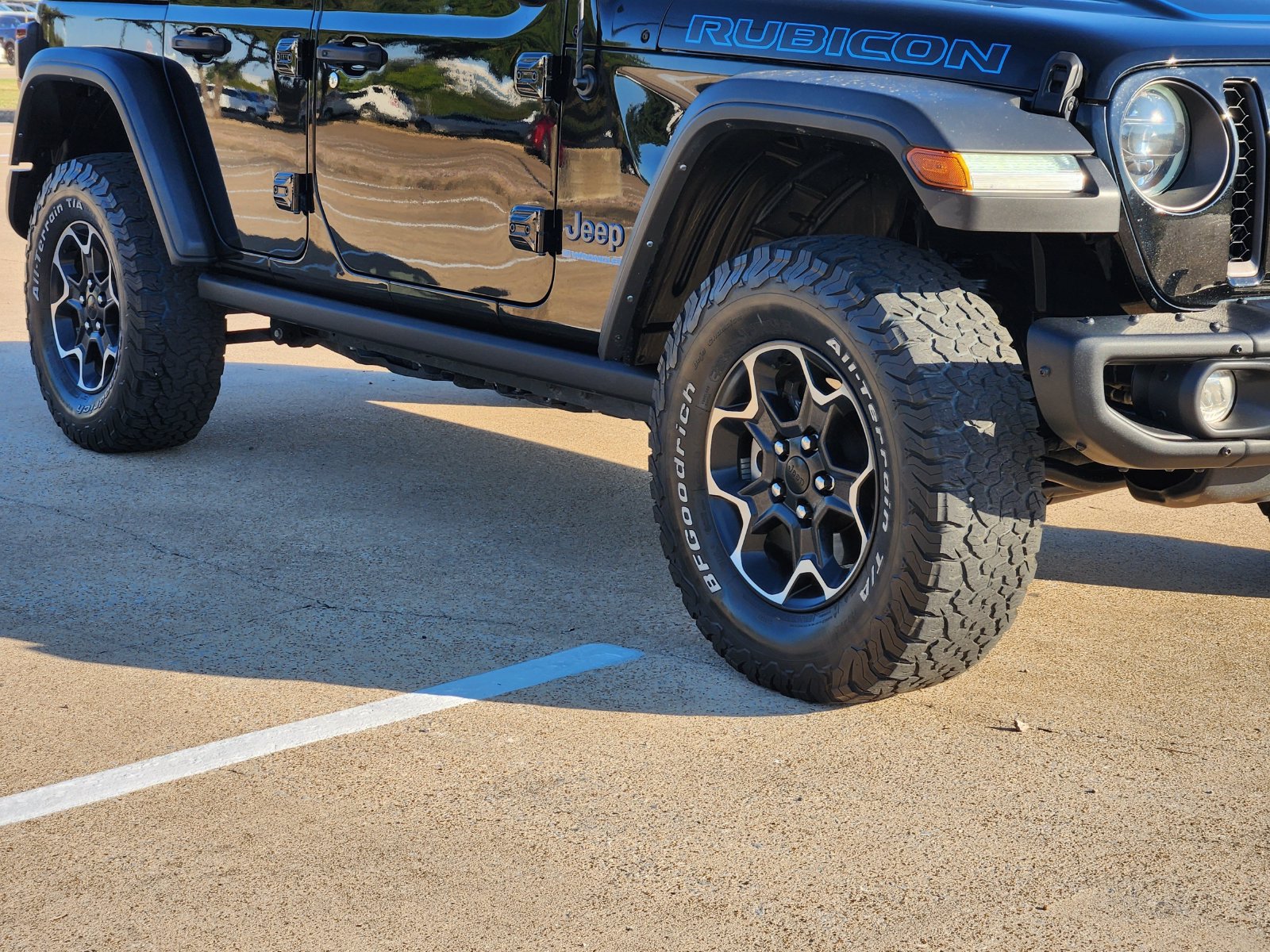 Used 2023 Jeep Wrangler Unlimited Rubicon 4xe w/ Steel Bumper Group AWD/4WD image 11