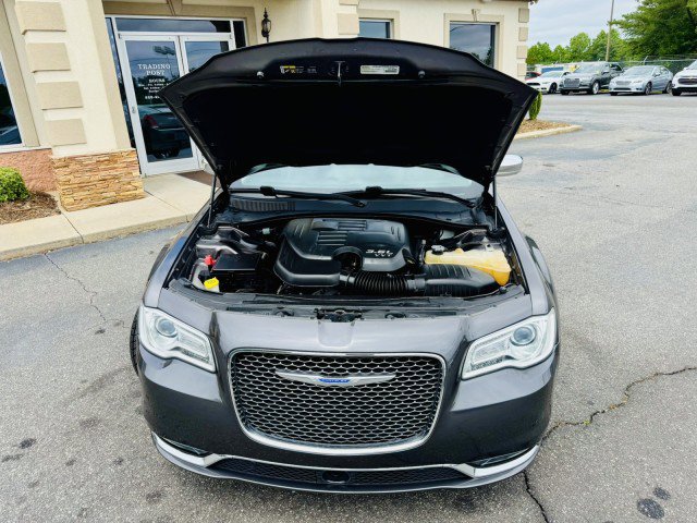 Used 2018 Chrysler 300 Limited w/ Safetytec Plus Group image 43