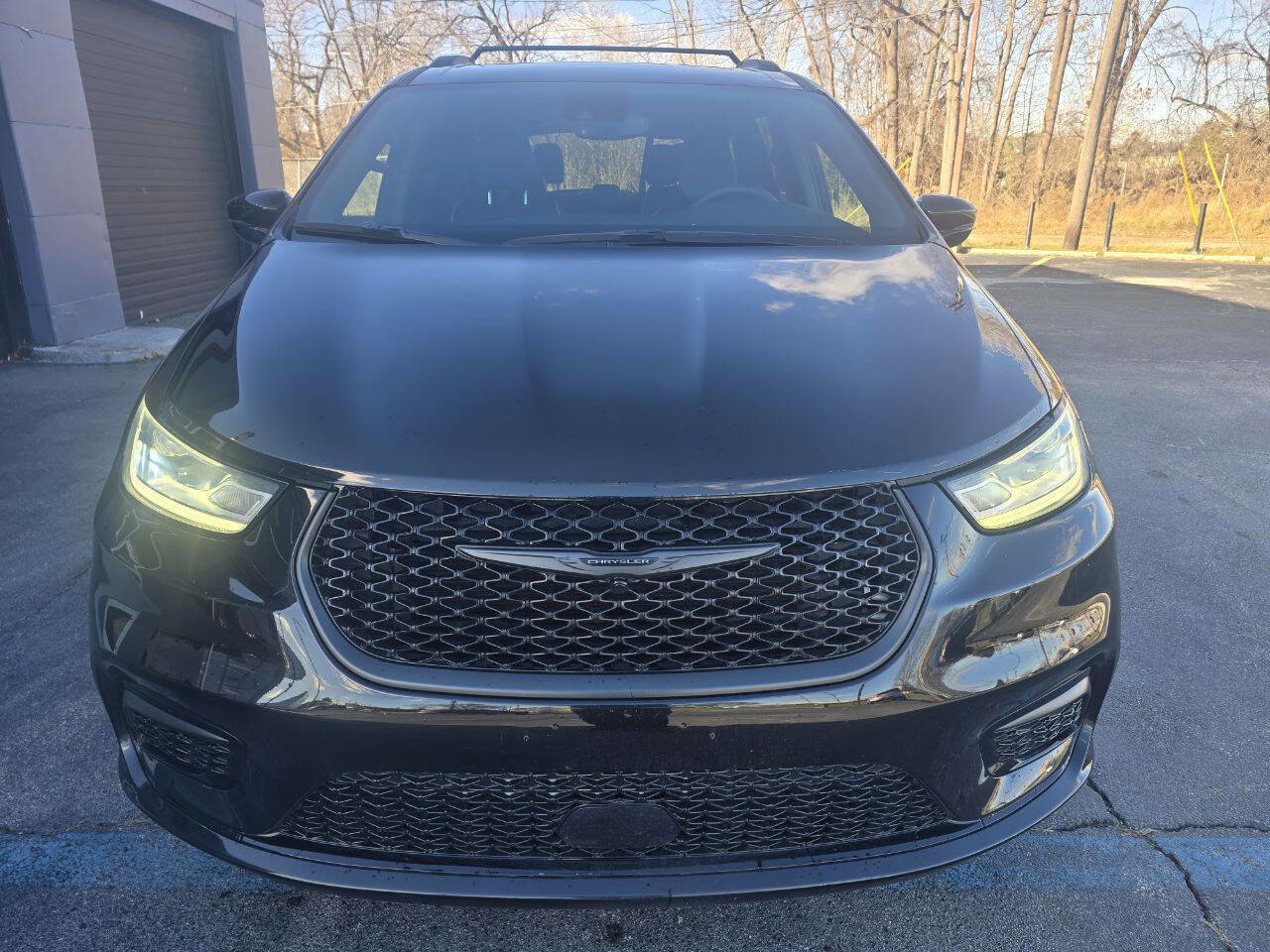 Used 2023 Chrysler Pacifica Limited w/ S Appearance Package image 8