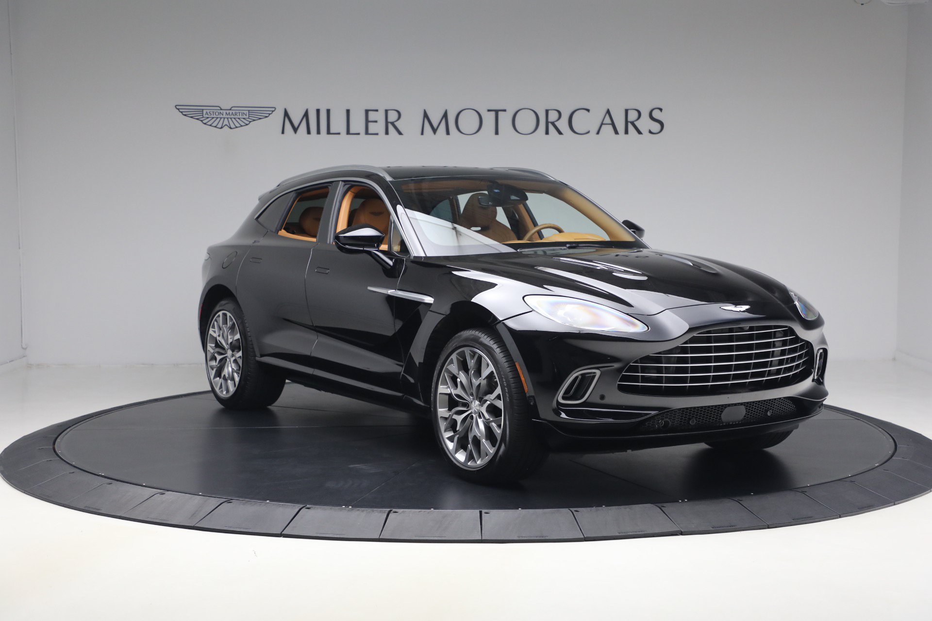 Used 2021 Aston Martin DBX AWD/4WD image 11