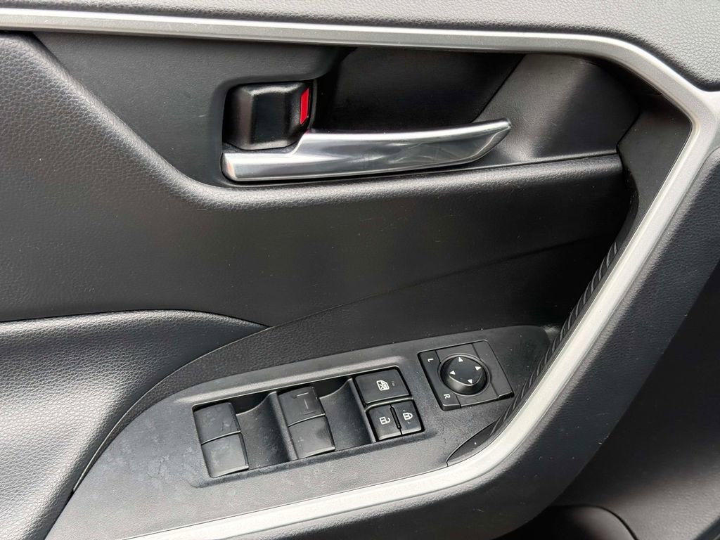 Used 2020 Toyota RAV4 XLE w/ Convenience Package AWD/4WD image 21