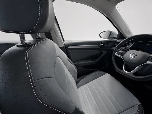 Used 2025 Volkswagen Jetta SE FWD image 15