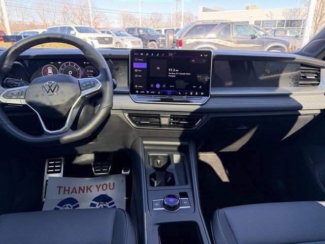 Used 2025 Volkswagen Tiguan SE R-Line image 19