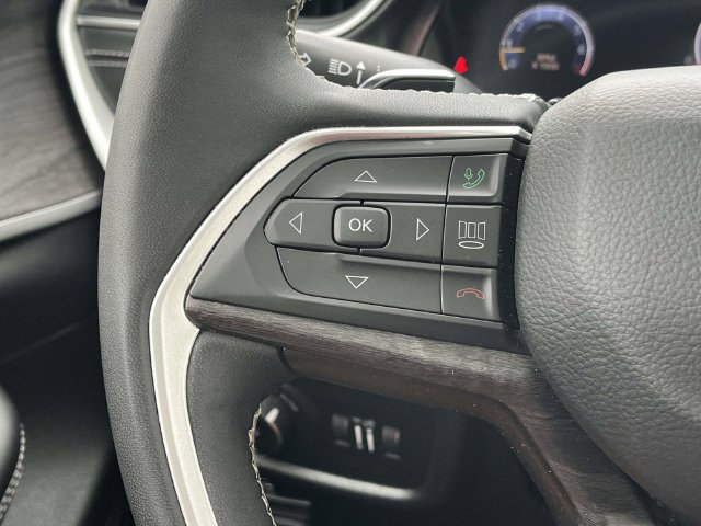 Used 2023 Jeep Grand Cherokee L Limited AWD/4WD image 29