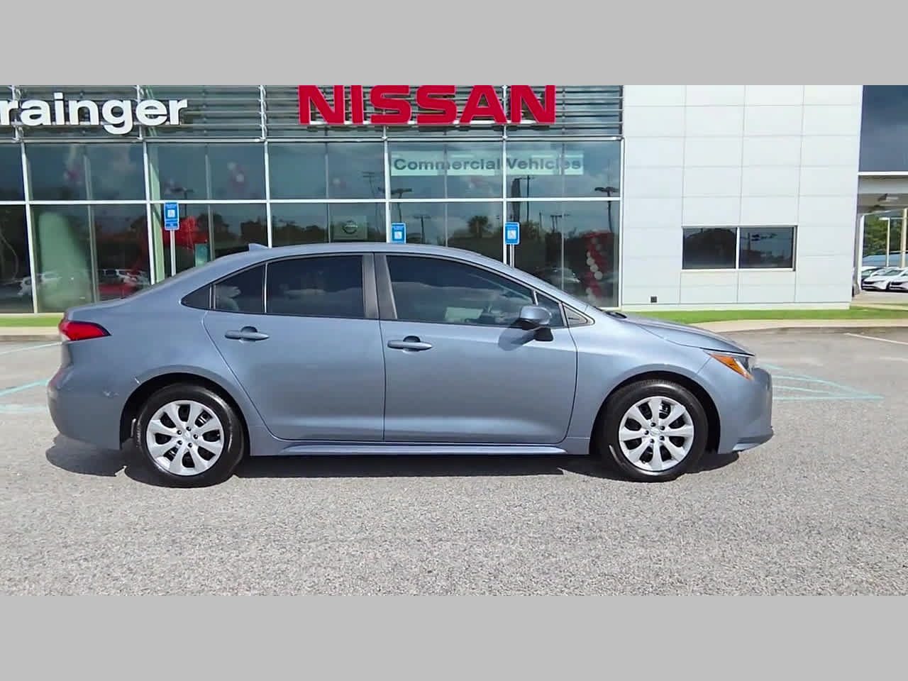 Used 2025 Toyota Corolla LE FWD image 37