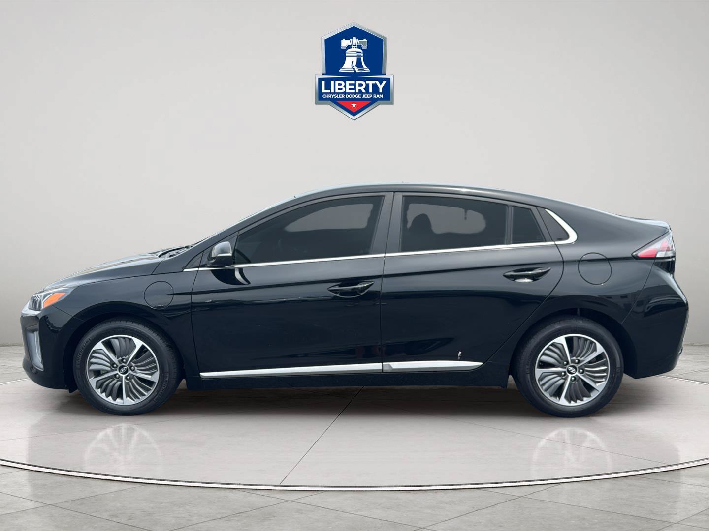 Used 2022 Hyundai Ioniq SEL FWD image 5