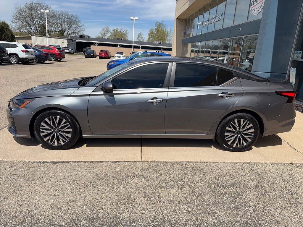 Used 2023 Nissan Altima 2.5 SV FWD image 5