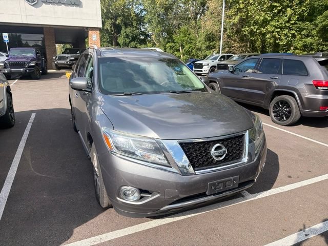 Used 2016 Nissan Pathfinder SV AWD/4WD image 2