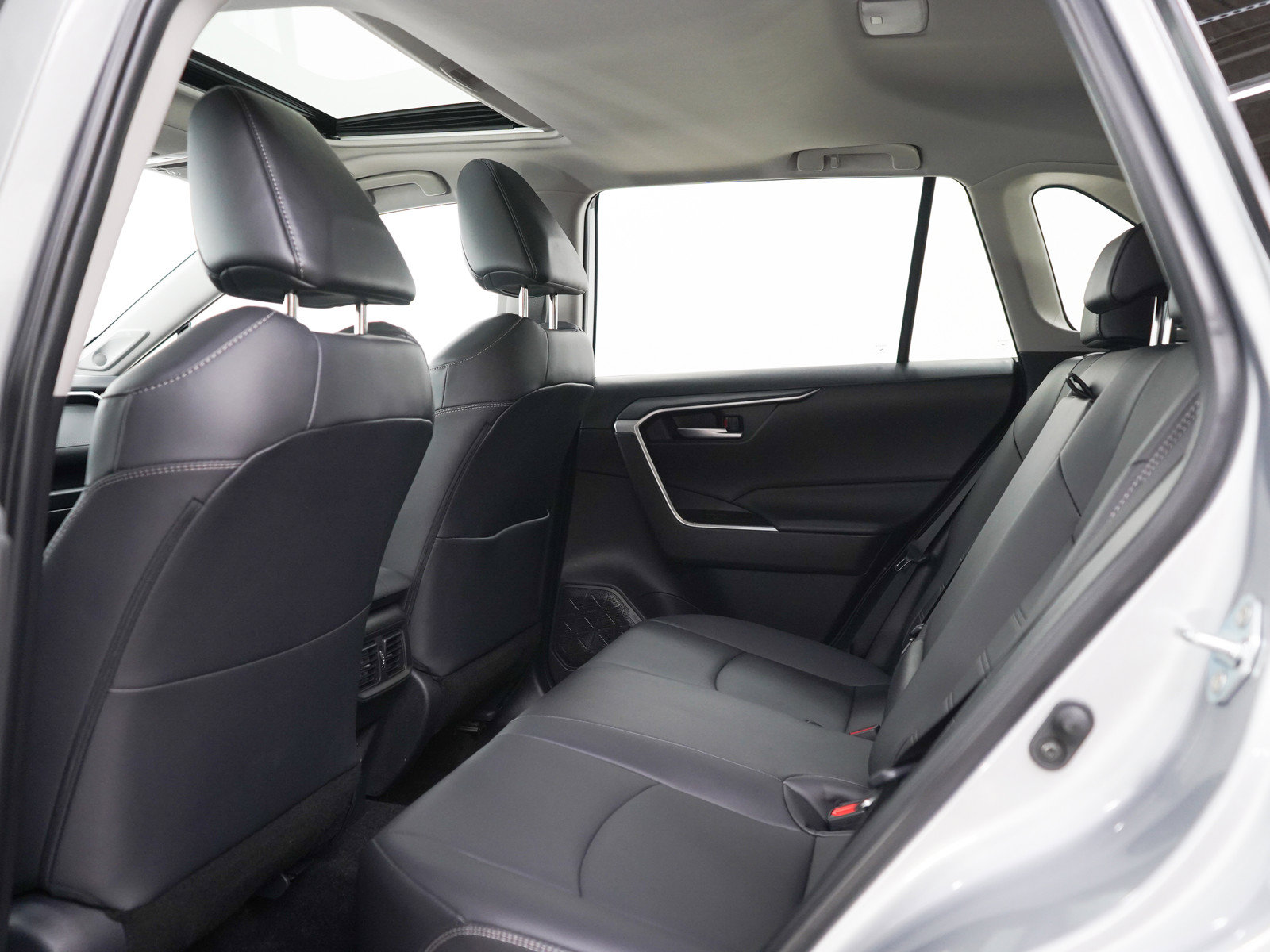 Used 2025 Toyota RAV4 XLE Premium w/ Weather Package AWD/4WD image 18