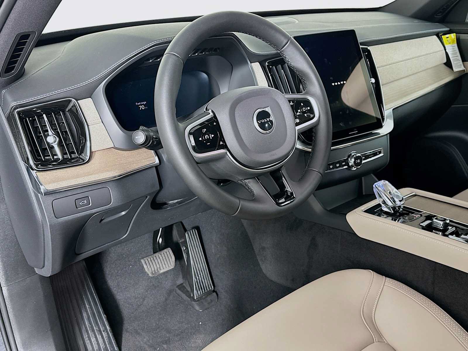 New 2026 Volvo XC90 B6 Plus w/ Protection Package Premier AWD/4WD image 9