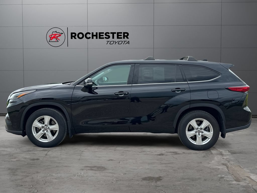 Used 2021 Toyota Highlander LE AWD/4WD image 2