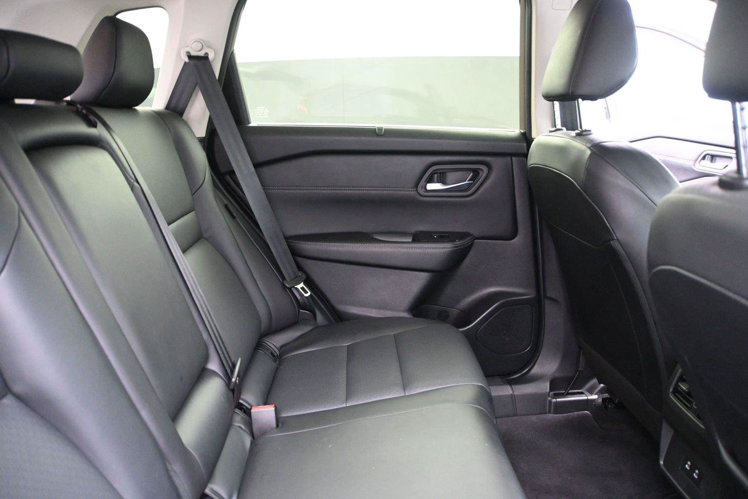 Used 2024 Nissan Rogue SV w/ SV Premium Package AWD/4WD image 19