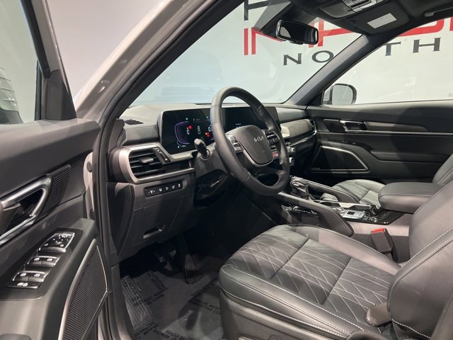 Used 2025 Kia Telluride AWD image 14