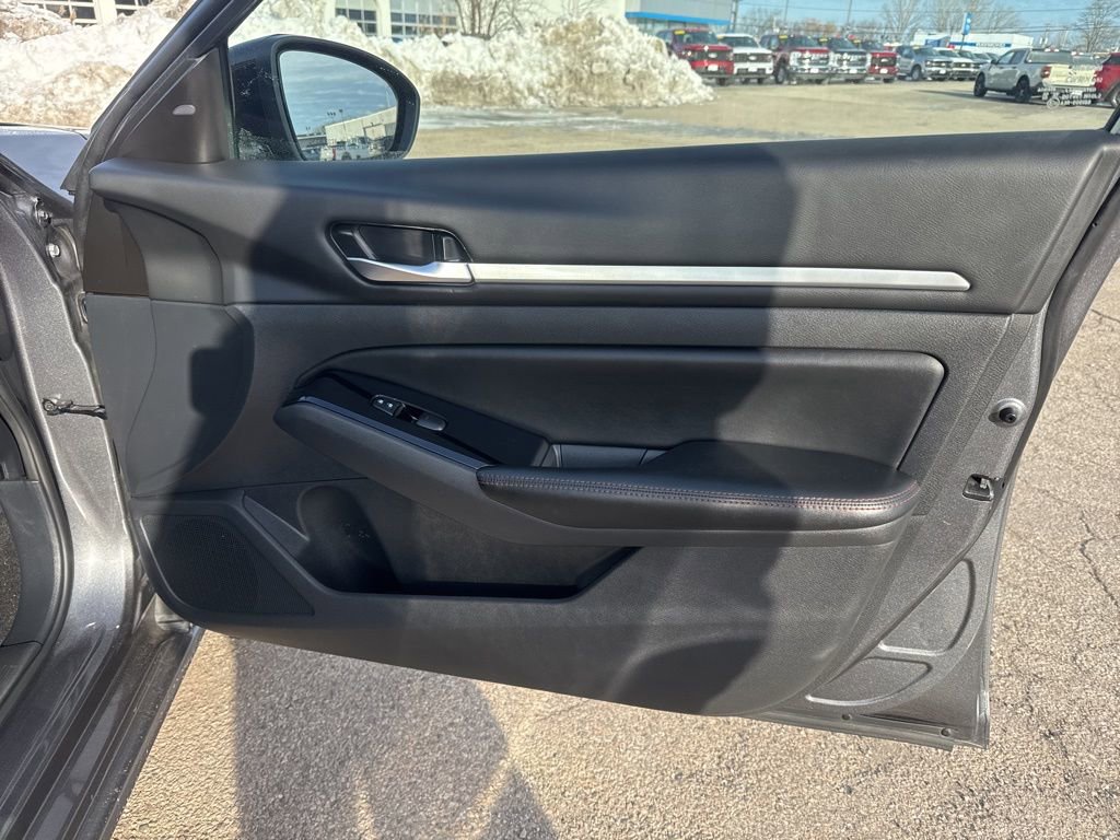 Used 2024 Nissan Altima 2.5 SR FWD image 34