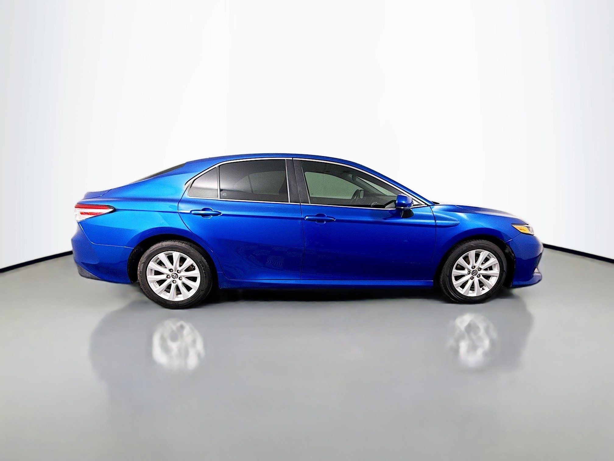Used 2020 Toyota Camry LE w/ Carpet Mat Package image 11