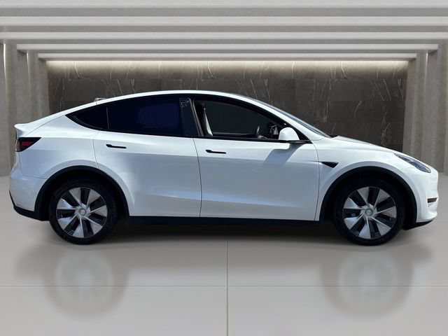 Used 2021 Tesla Model Y AWD image 7