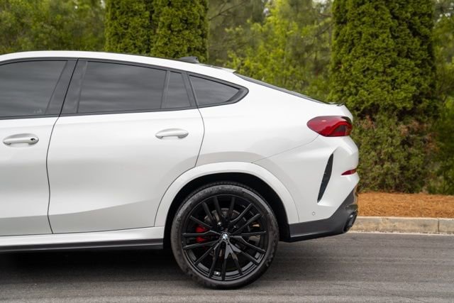Used 2022 BMW X6 xDrive40i w/ M Sport Package AWD/4WD image 11