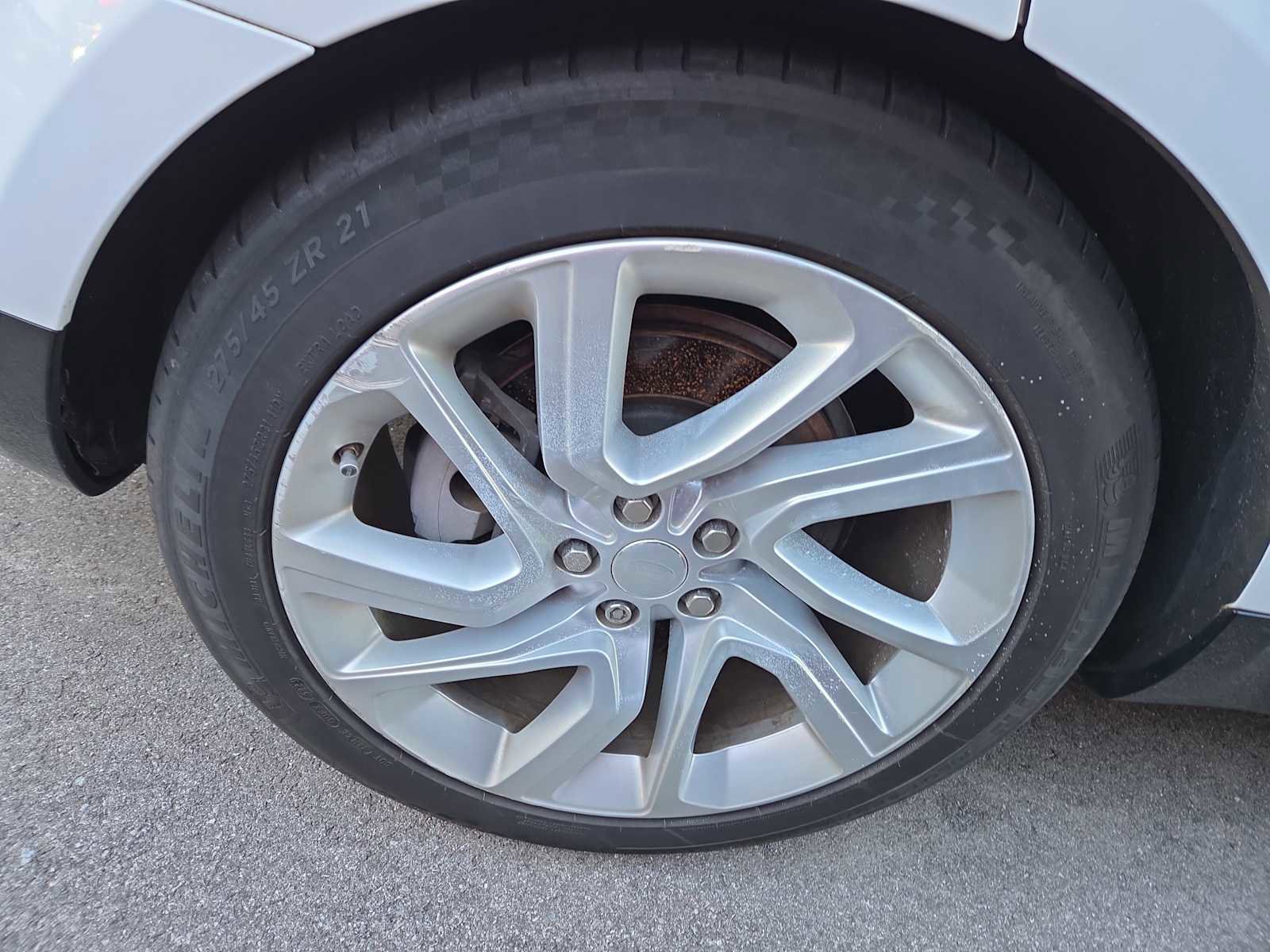 Used 2018 Land Rover Range Rover Sport HSE image 3