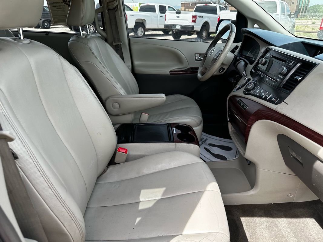 Used 2012 Toyota Sienna XLE image 13