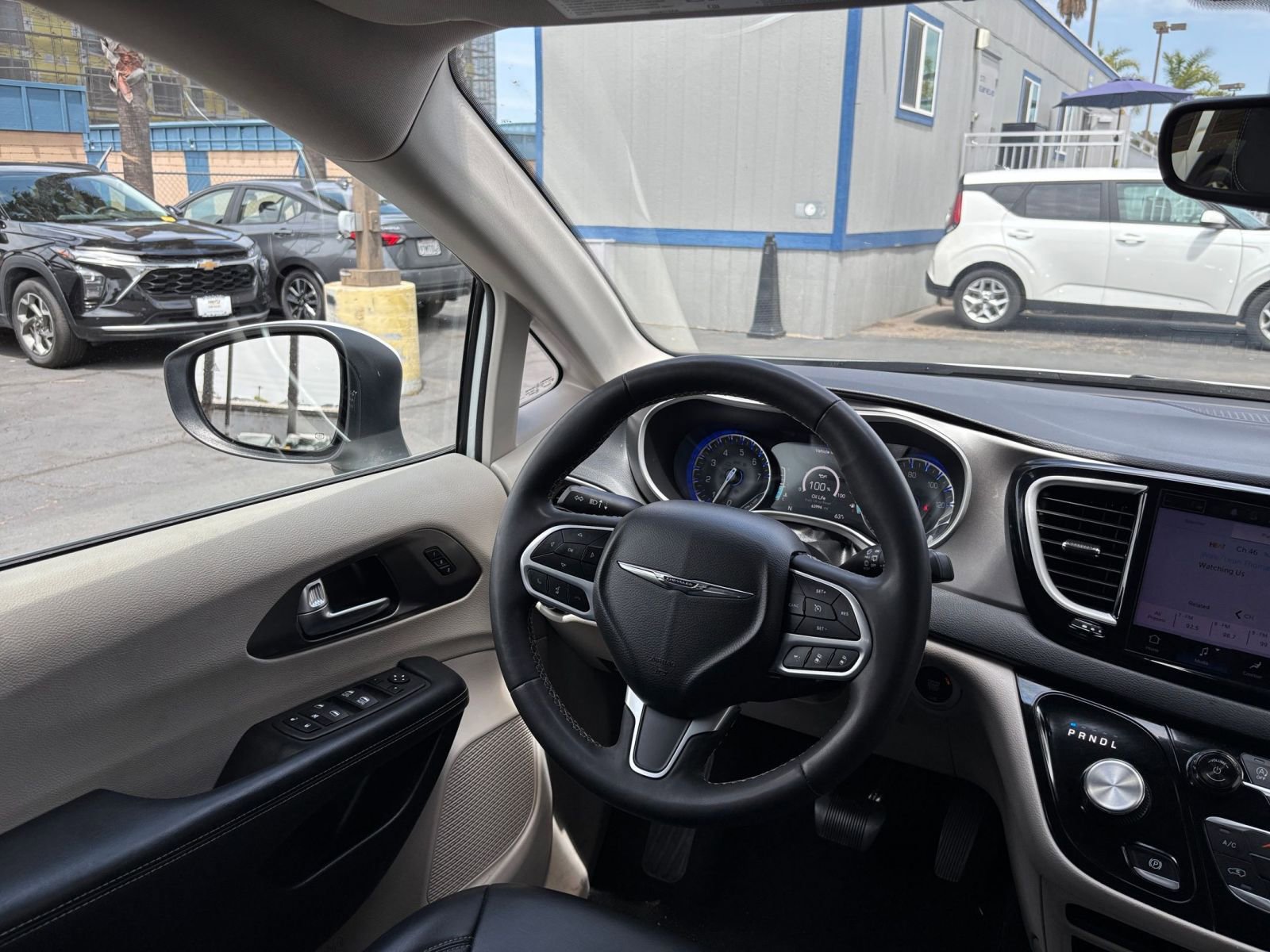 Used 2023 Chrysler Pacifica Touring-L FWD image 37