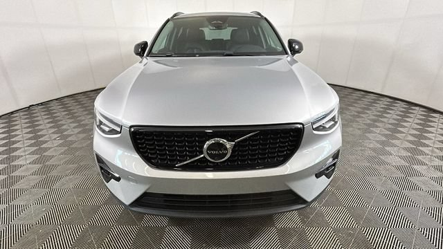 Used 2023 Volvo XC40 B4 Ultimate FWD image 7