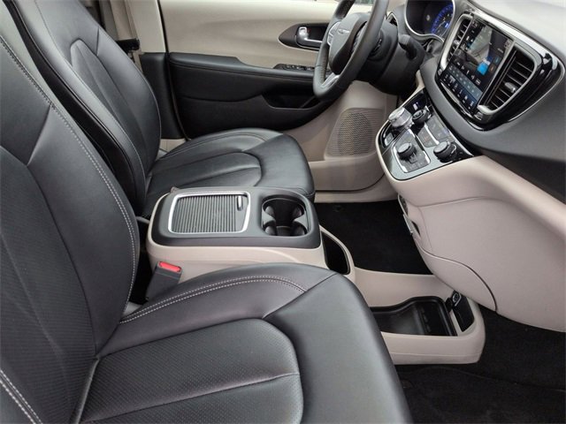 Certified 2024 Chrysler Pacifica Touring-L image 29