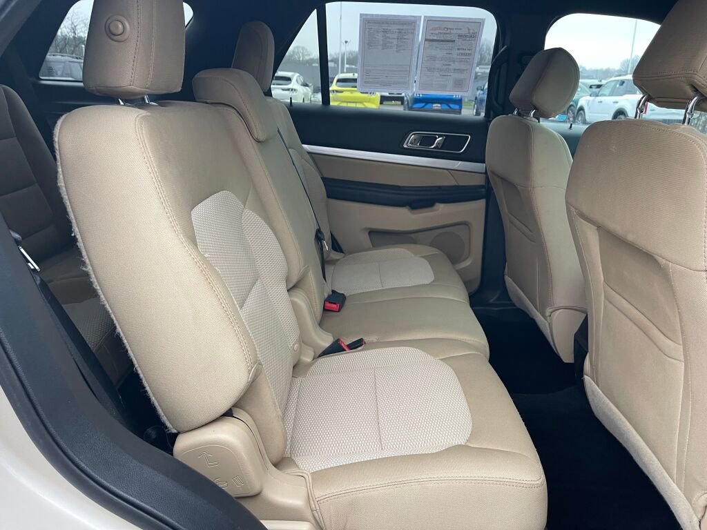 Used 2017 Ford Explorer XLT image 23