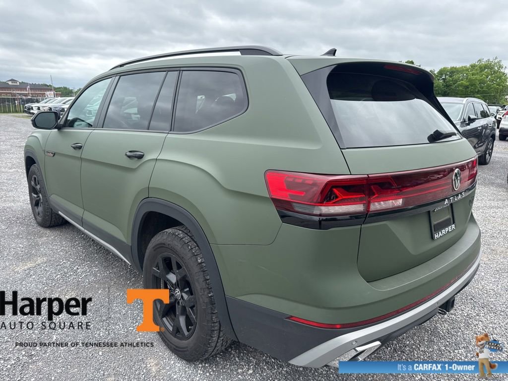 Used 2024 Volkswagen Atlas Peak Edition SE AWD/4WD image 3