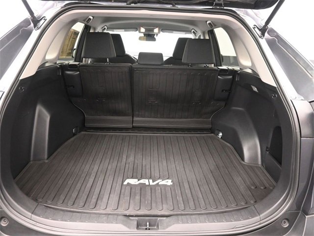 Used 2021 Toyota RAV4 LE image 32