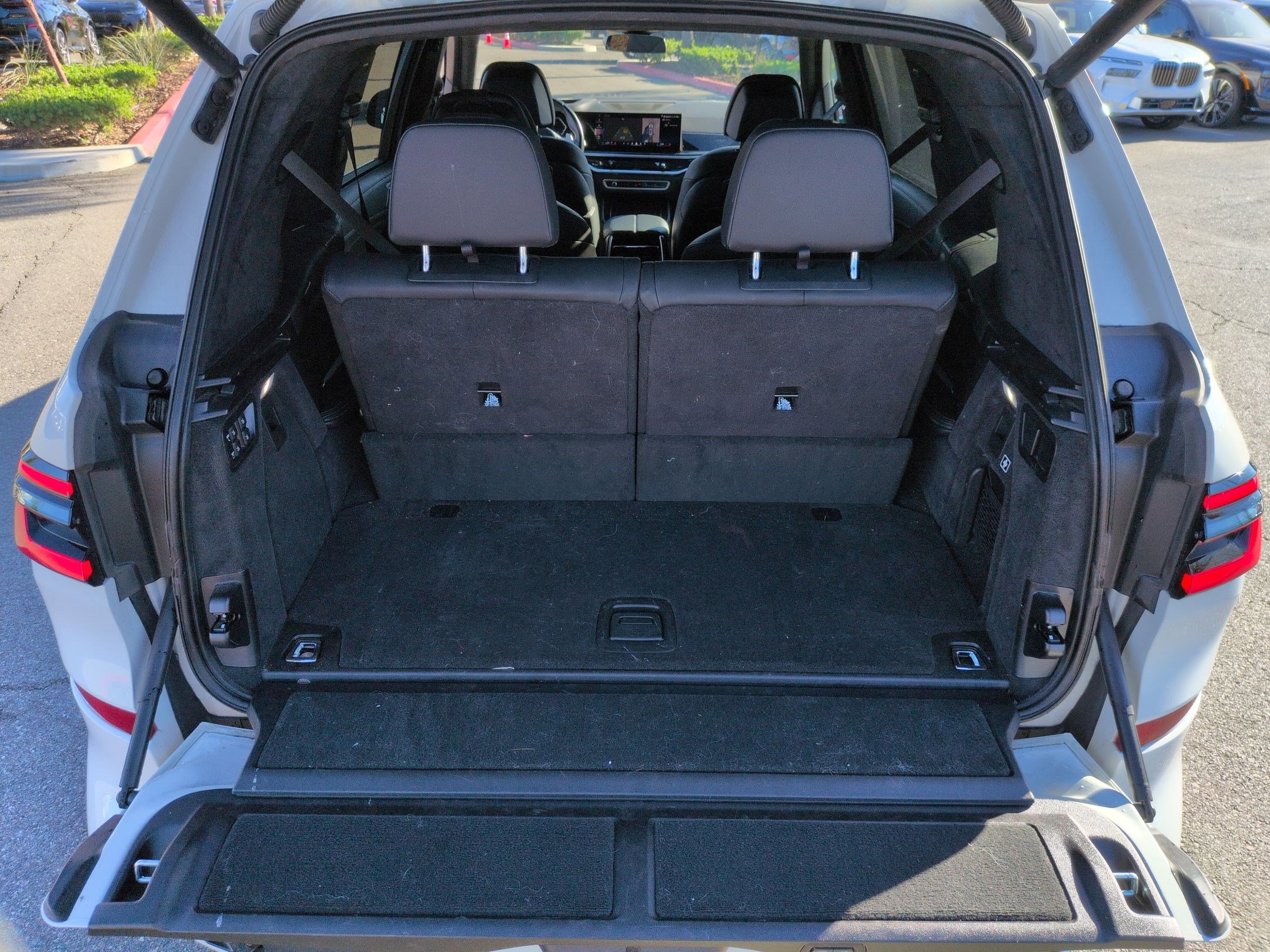 Certified 2024 BMW X7 xDrive40i w/ M Sport Package image 32