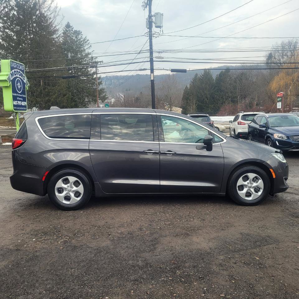 Used 2017 Chrysler Pacifica Touring Plus image 9