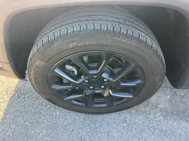 Used 2023 Jeep Compass Latitude w/ Sun and Sound Group AWD/4WD image 8